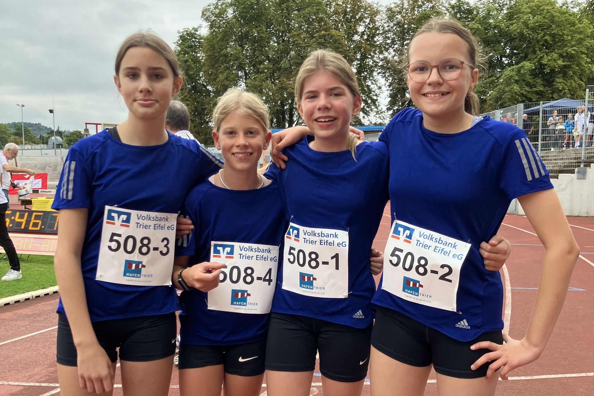 Unsere Mädchenstaffel - Kopie.jpg
